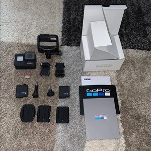 GoPro hero 7 Black 4K 12 MP GENTLY USED!